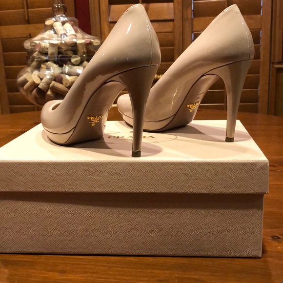 Authentic Prada Calzature Donna Pumps - Picture 2 of 5